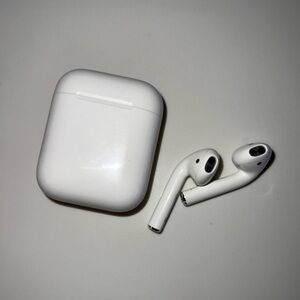 Apple AirPods Generation 1